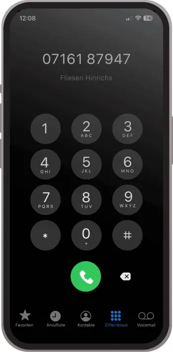 Smartphone mit geöffneter Telefon-App und der Nummer von Fliesen Hinrichs